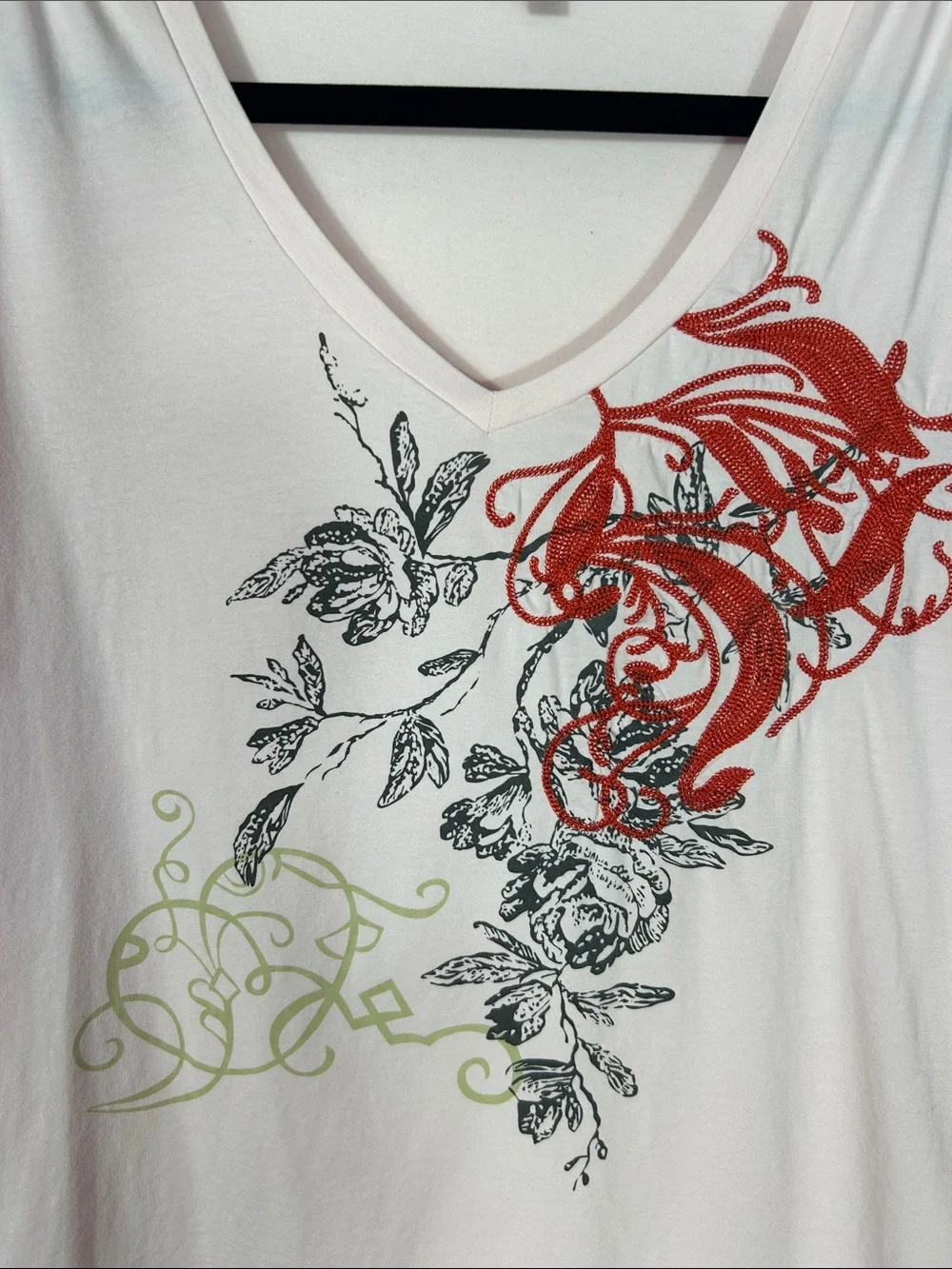 CAbi Light Pink V-Neck 3/4 Sleeve Top with Floral Scroll Graphics Size Large